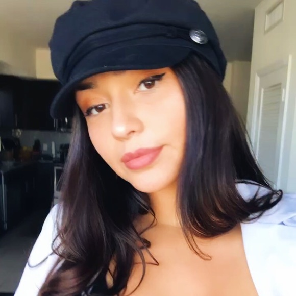 Meet your Posher, Kalli - Picture 1 of 1